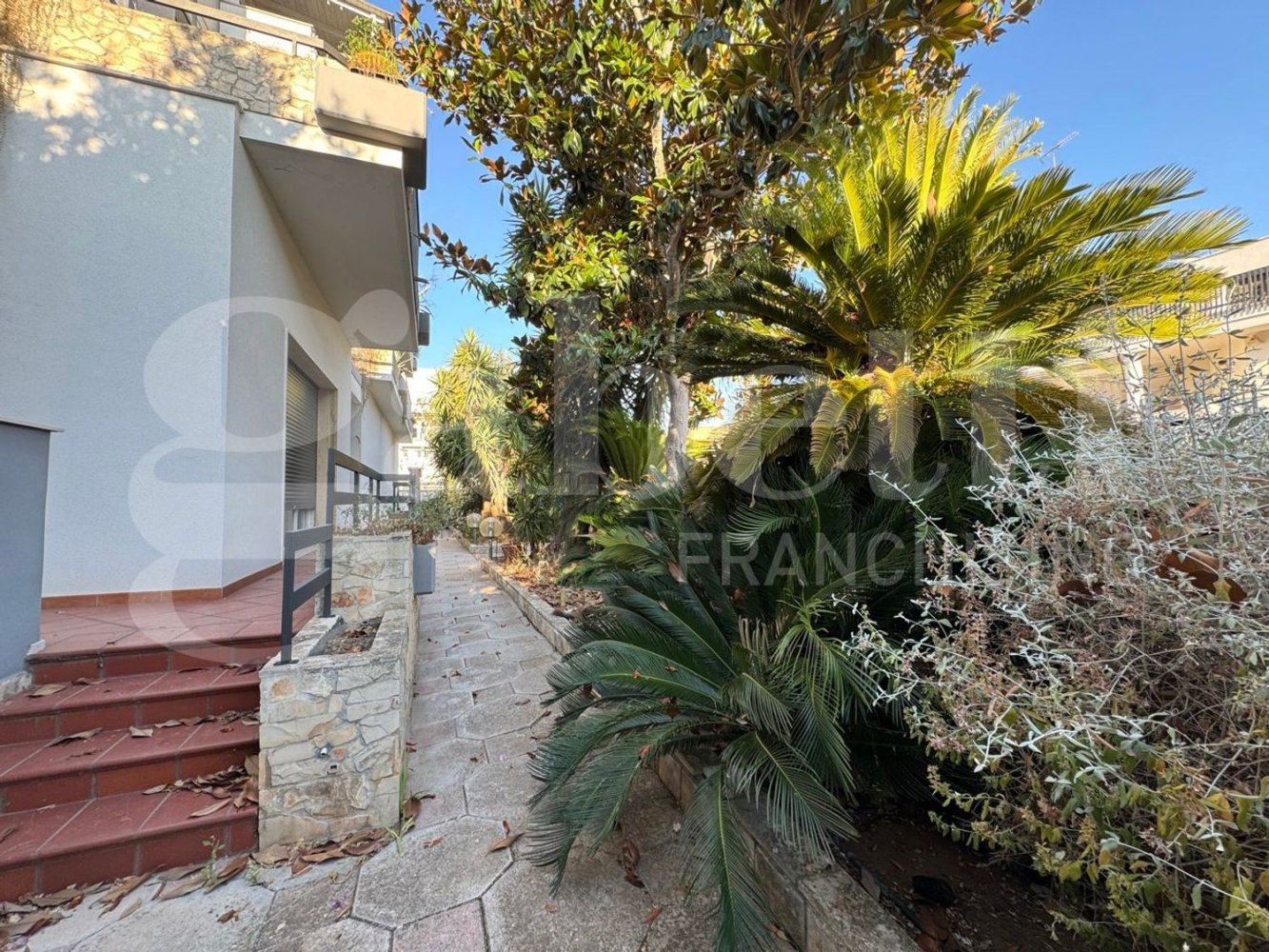 Квартира с 9 комнатами в Лечче, Италия № 284079