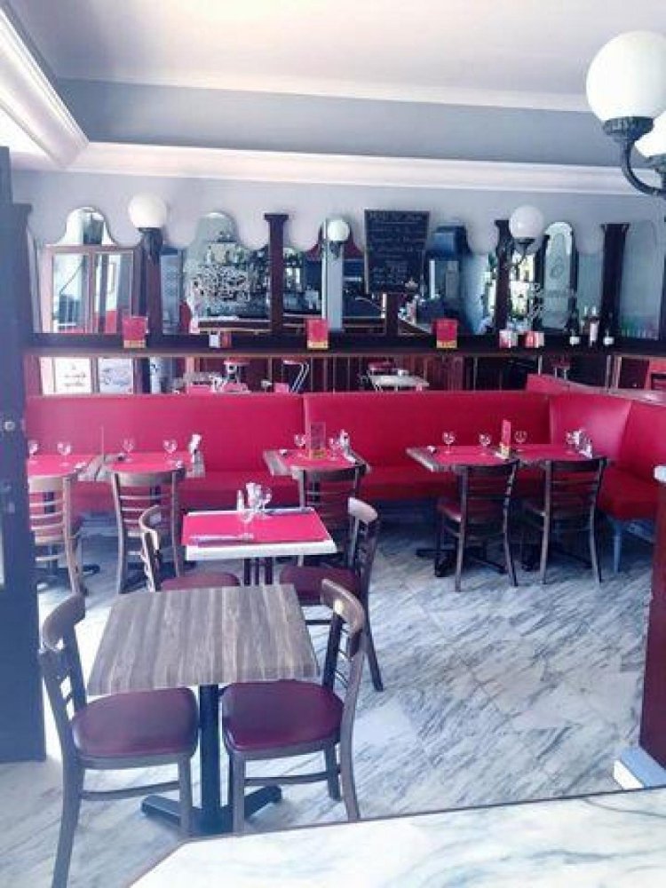  مكتب في Beziers, France 85متر مربع رقم 19638