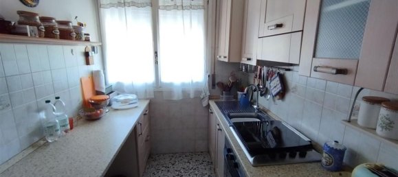 5 rooms Apartment in Massa, Italy No. 195629 10