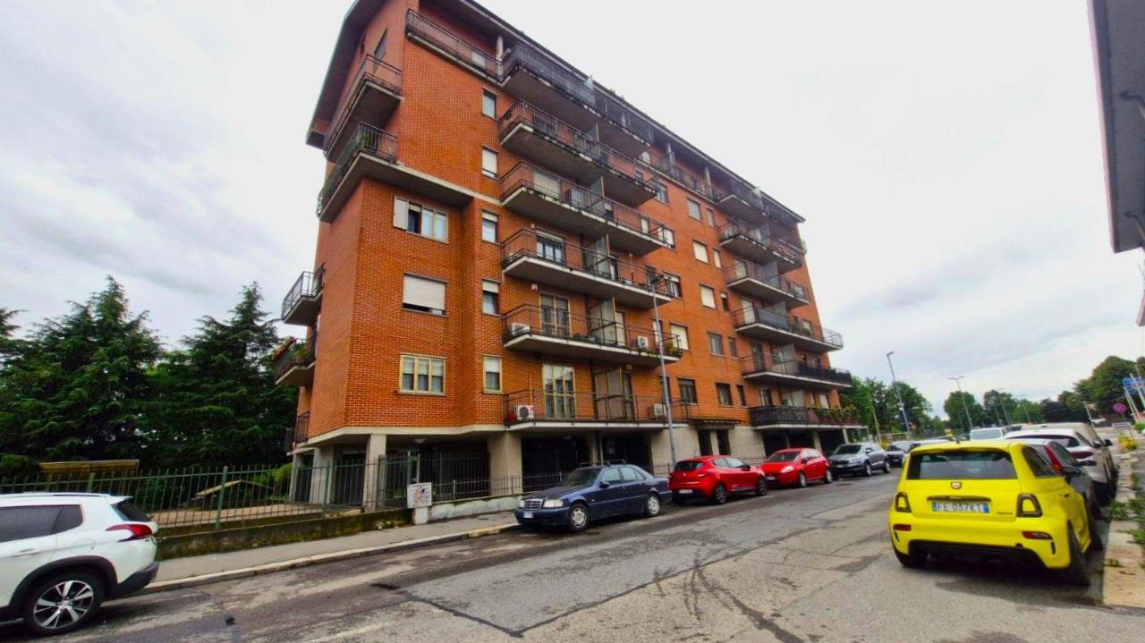 4-salle Appartement à Turin, Italy No. 161208