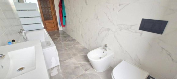 4-salle Appartement à Turin, Italy No. 161208 23