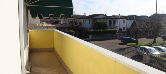 5 rooms Apartment in Fiesso Umbertiano, Italy No. 144856 8
