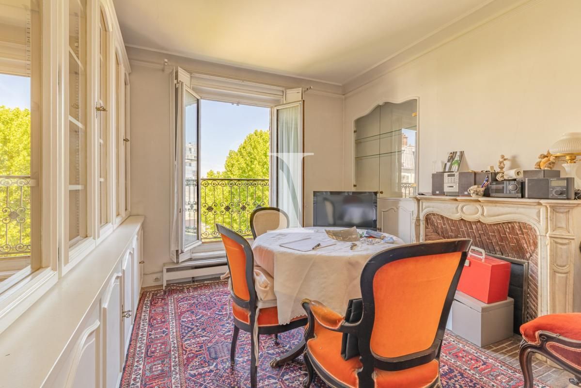 2 bedrooms Apartment in Paris, France No. 344554