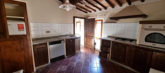 2 bedrooms Apartment in Volterra, Italy No. 173 3