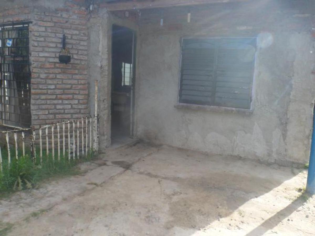 4 bedrooms House in Almirante Brown, Argentina No. 90593