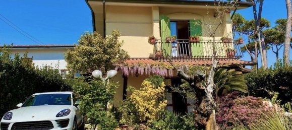 6 rooms Villa in Montignoso, Italy No. 49600 4
