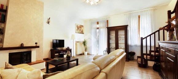 Casa de 4 dormitorios en Medesano, Italy No. 345997 2