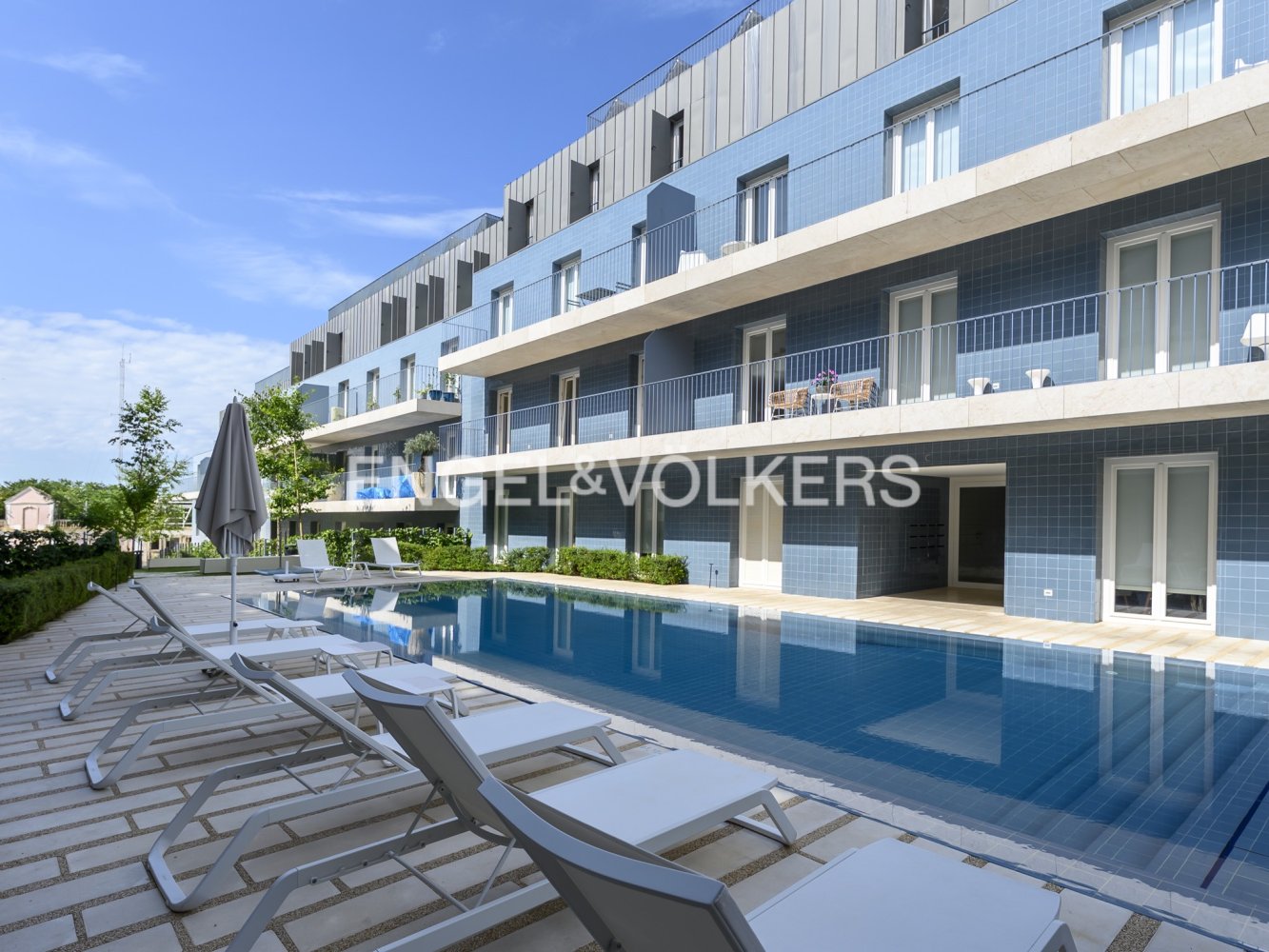 3 bedrooms Apartment in Lisbon, Portugal No. 93794