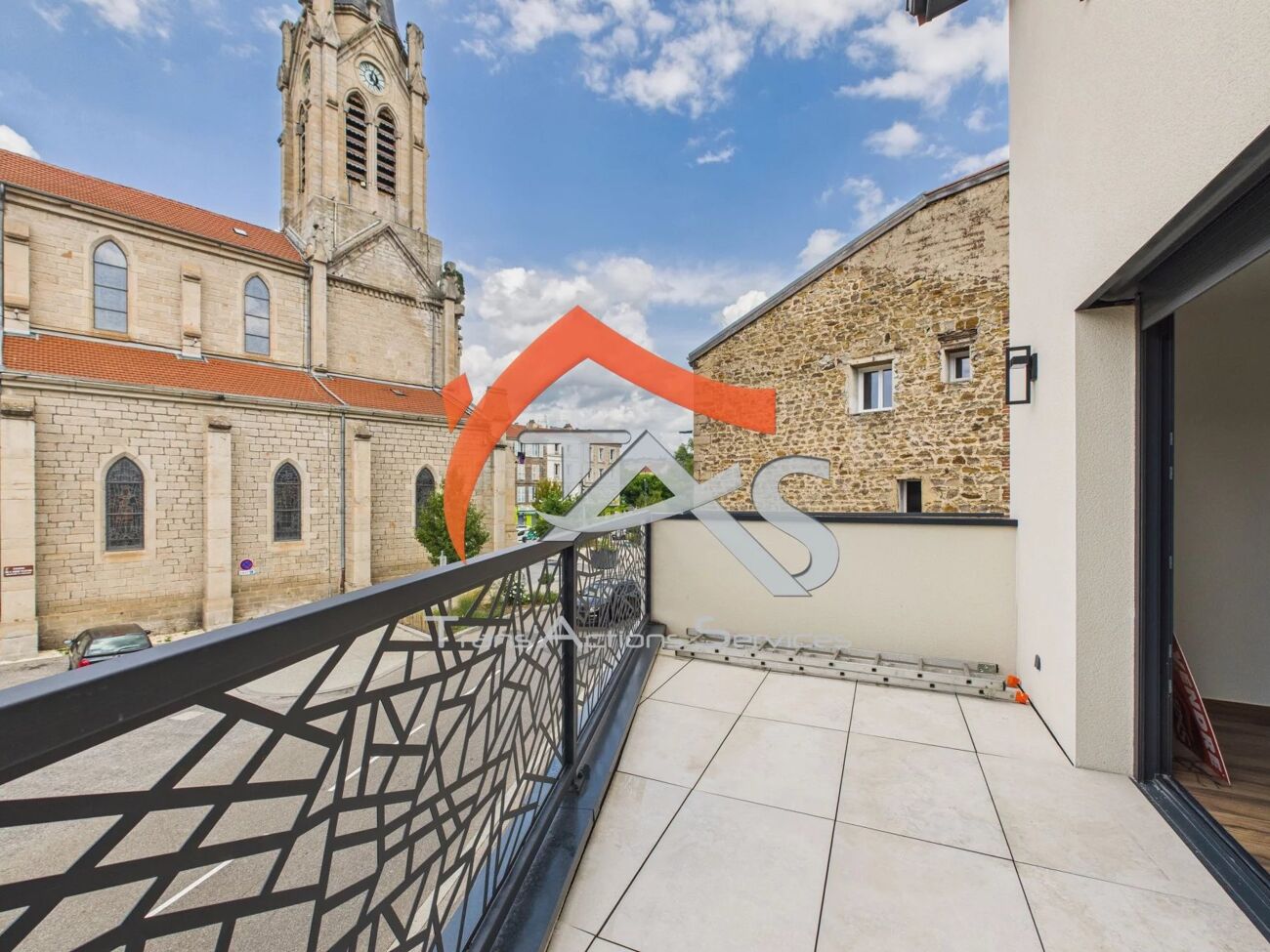 Дом с 3 спальнями в Сен-Шамон, Франция № 335083