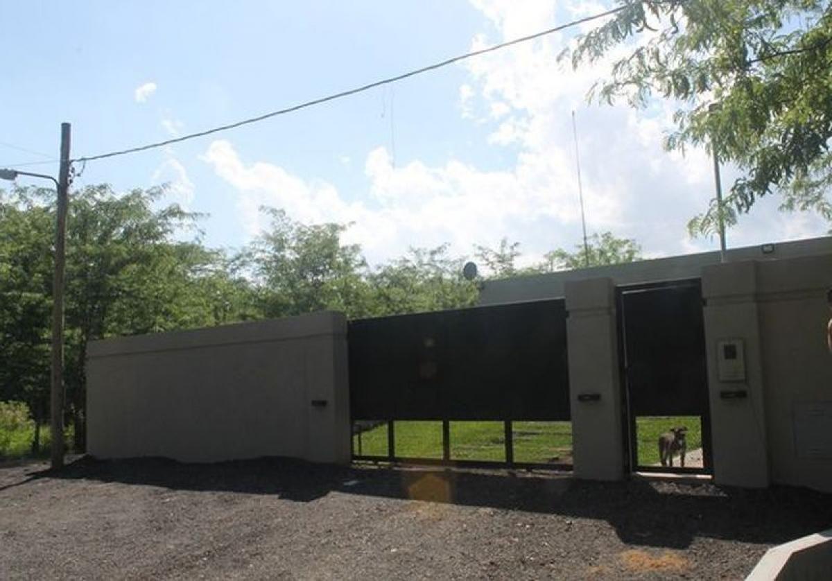 70m² Farm in Ezeiza, Argentina No. 116106