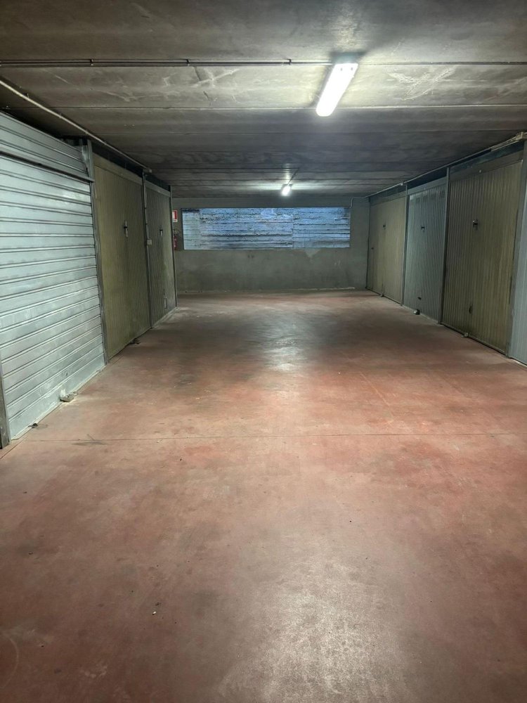 14m² Garage in Genoa, Italy No. 136827