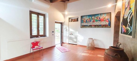 4 rooms Apartment in Calenzano, Italy No. 38644 3