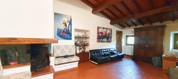 4 rooms Apartment in Calenzano, Italy No. 38644 6