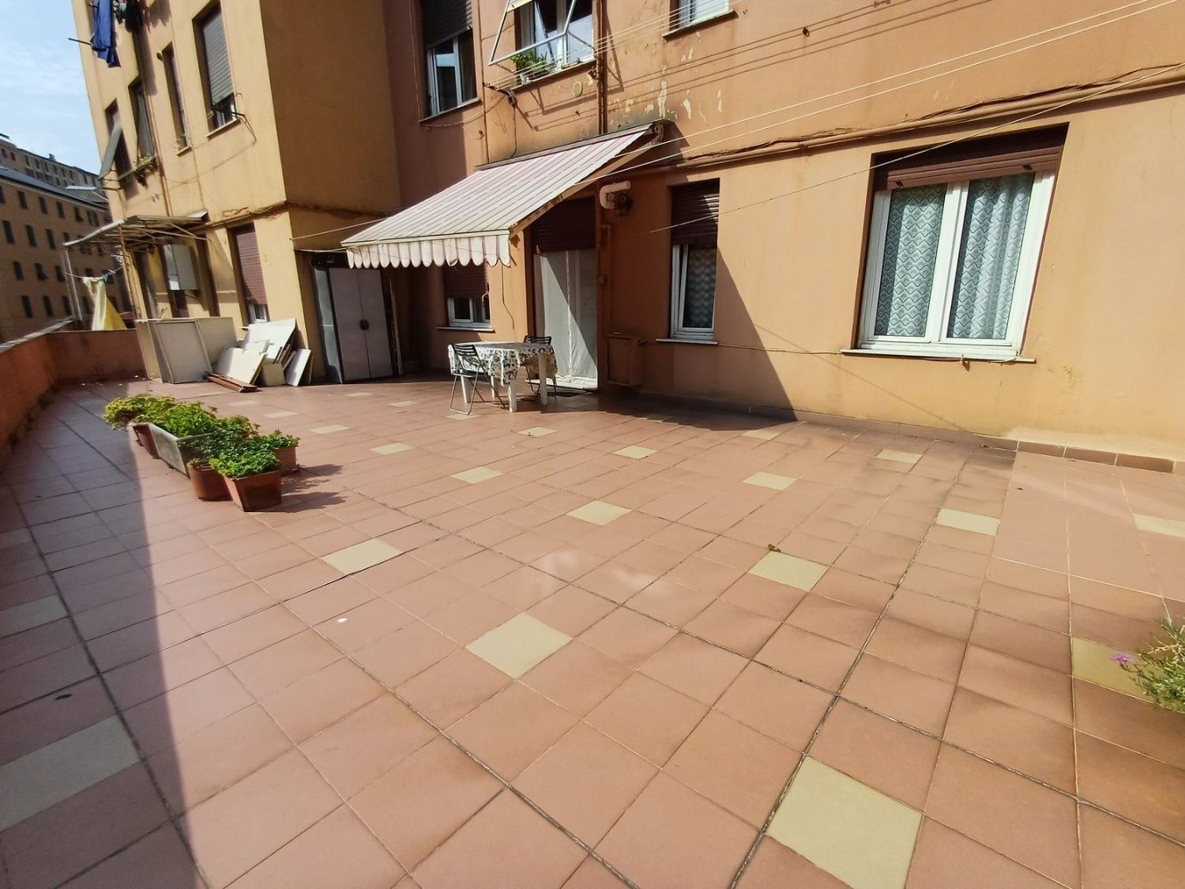 5غرفة شقة في Genoa, Italy رقم 299807