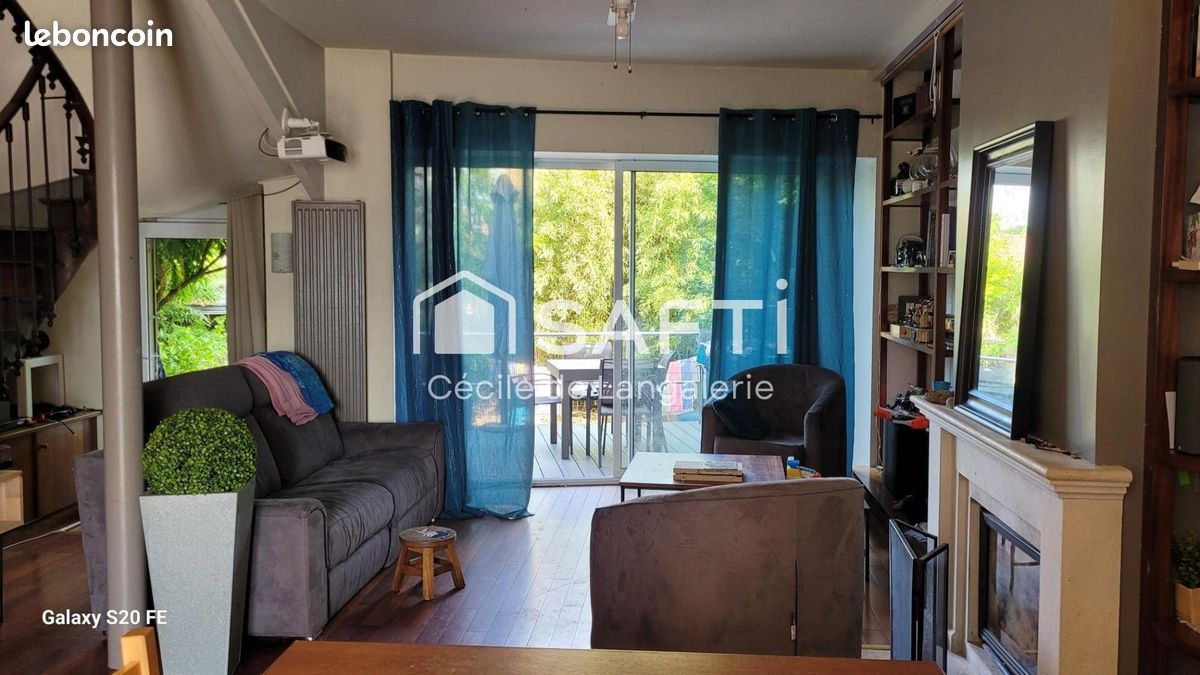 Casa de 5 dormitorios en Le Blanc, France No. 249795