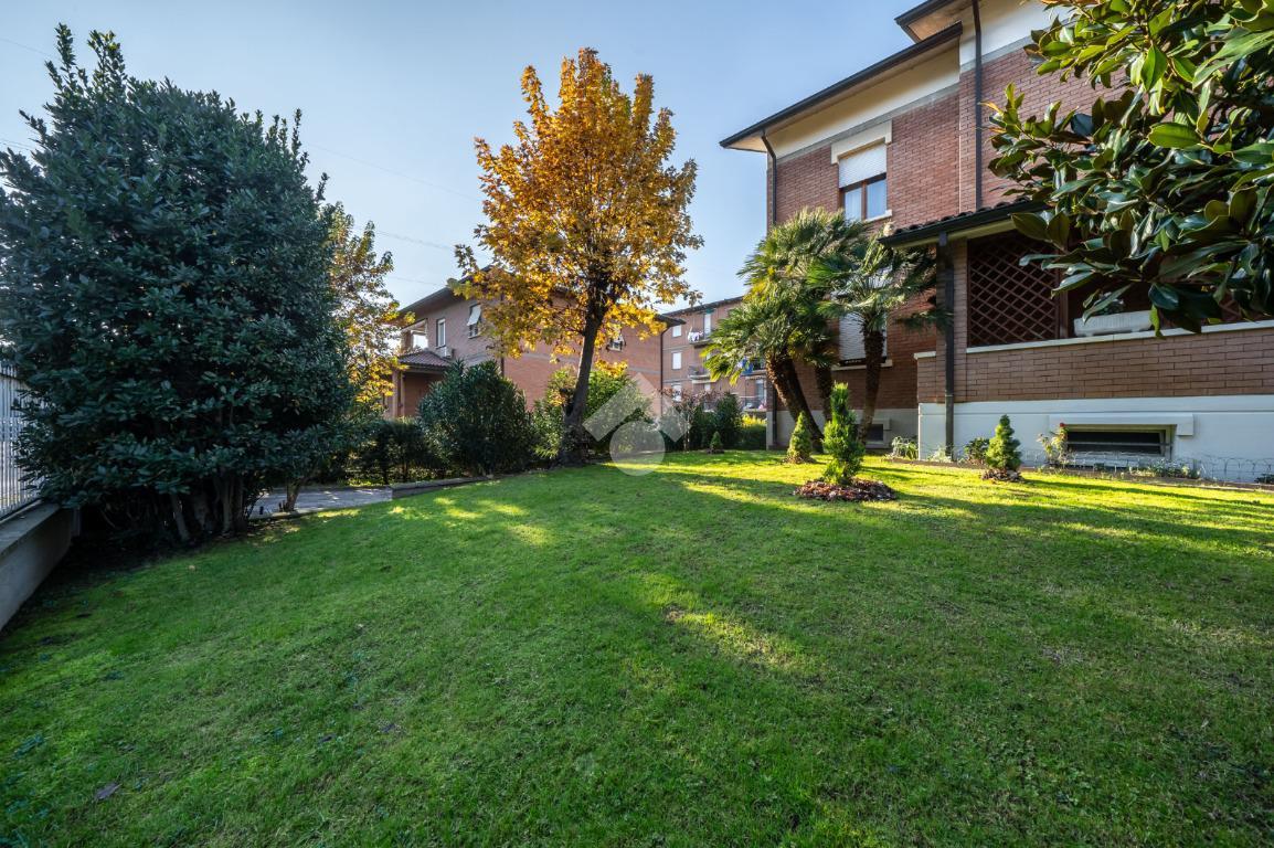 4 rooms Villa in Reggio Emilia, Italy No. 4716