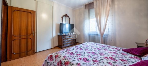 4 rooms Villa in Reggio Emilia, Italy No. 4716 25