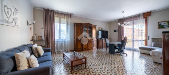4 rooms Villa in Reggio Emilia, Italy No. 4716 17