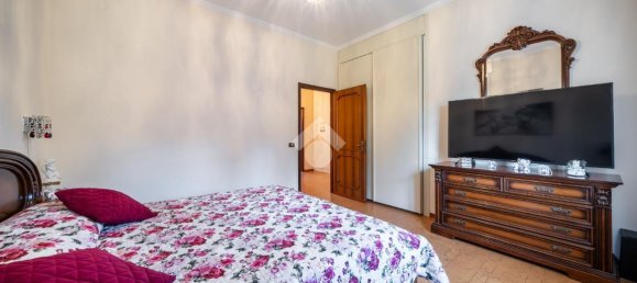 4 rooms Villa in Reggio Emilia, Italy No. 4716 24