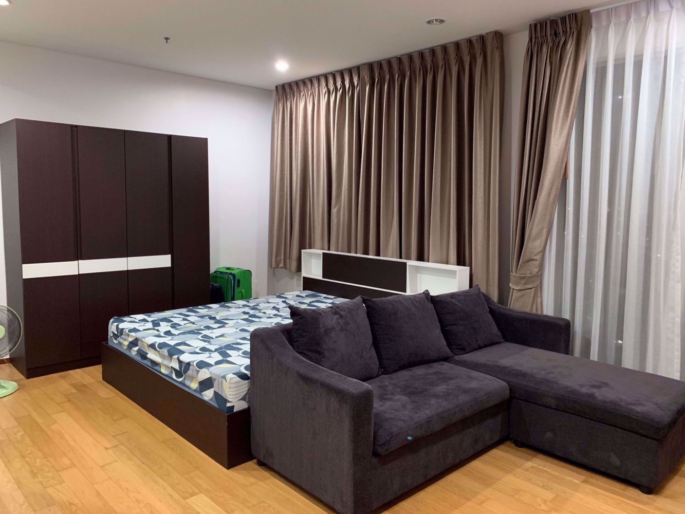 Studio in the Condo in Khlong San, Thailand No. 9728