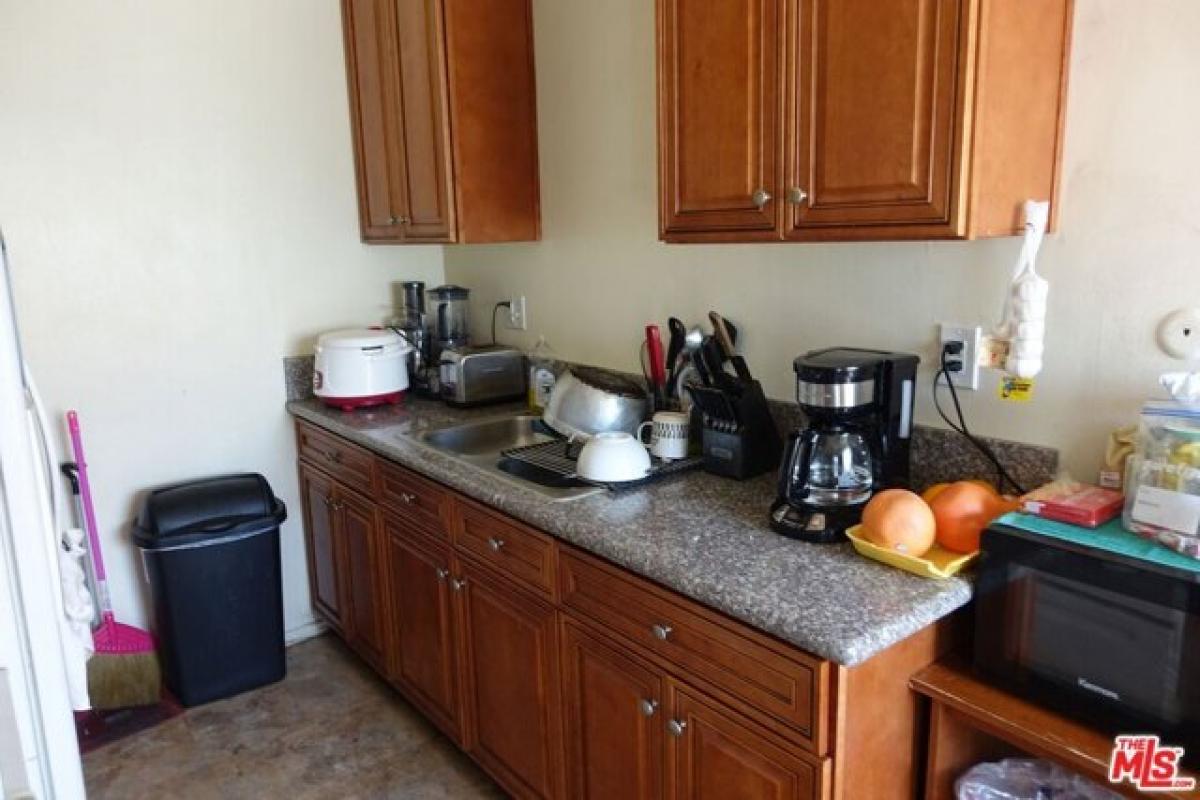 42 bedrooms House in Van Nuys, USA No. 378348