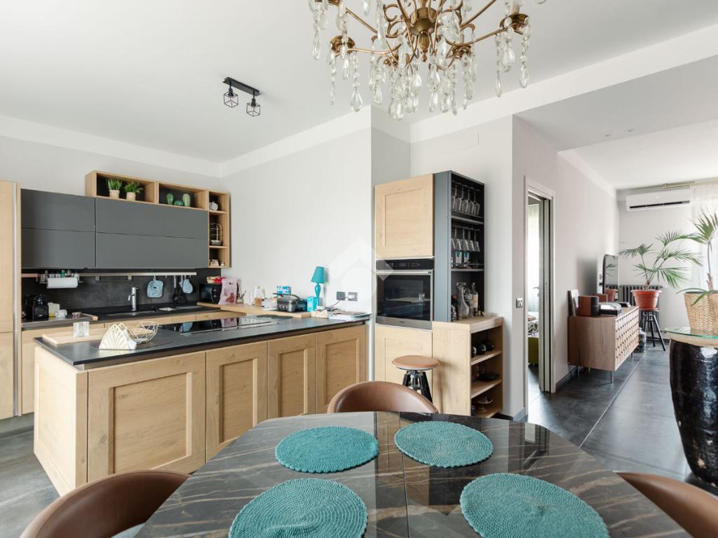 4-salle Appartement à Sesto San Giovanni, Italy No. 329577