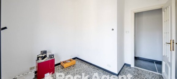 Квартира с 2 спальнями в Генуя, Италия № 337203 4
