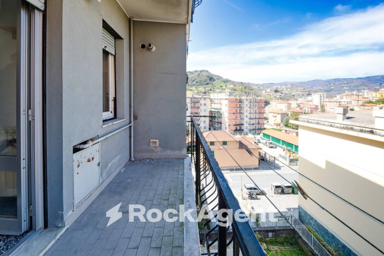 2 bedrooms Apartment in Genoa, Italy No. 337203