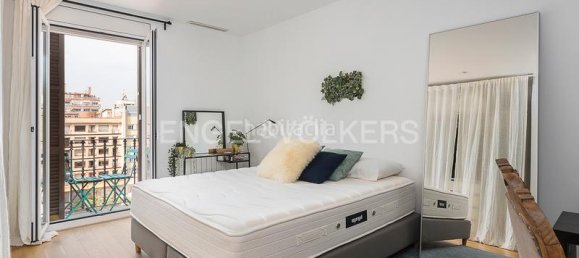 Apartamento de 4 dormitorios en Eixample, Spain No. 24313 16