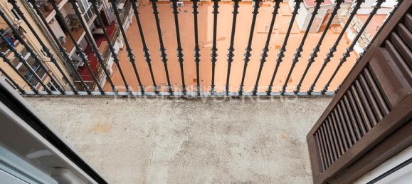 Apartamento de 4 dormitorios en Eixample, Spain No. 24313 12