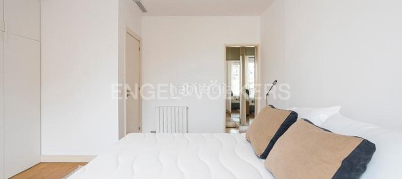 Apartamento de 4 dormitorios en Eixample, Spain No. 24313 10