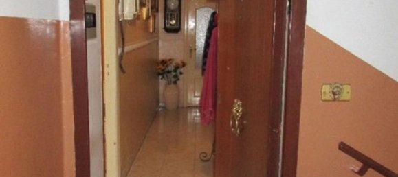 3 rooms Apartment in Naples, Italy No. 12515 2