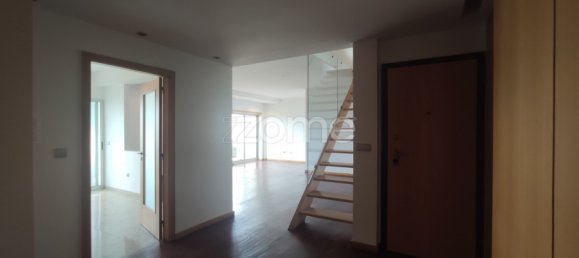 4 bedrooms Duplex in Senhora da Hora, Portugal No. 38151 7