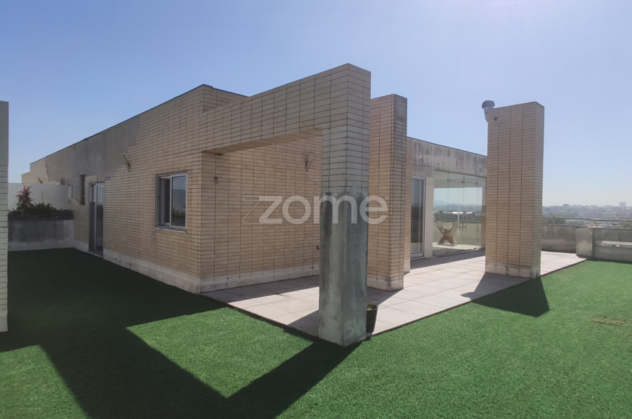 4 bedrooms Duplex in Senhora da Hora, Portugal No. 38151