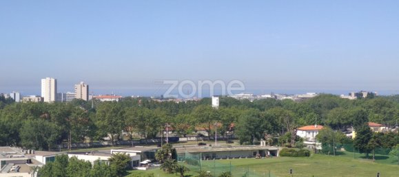 4 bedrooms Duplex in Senhora da Hora, Portugal No. 38151 2