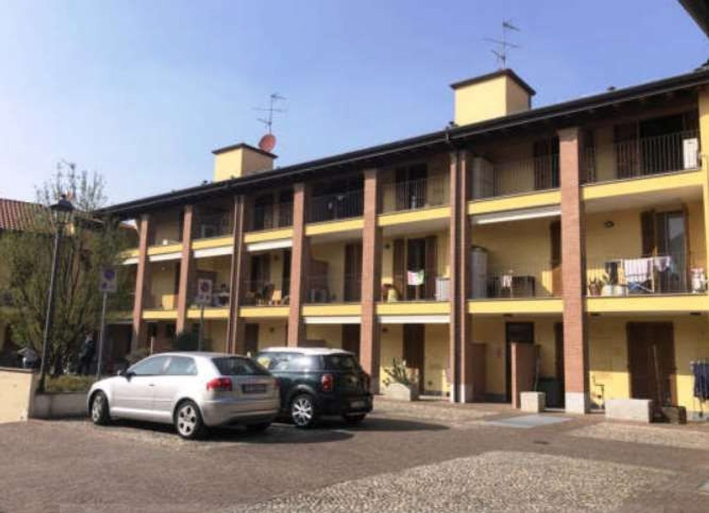 Квартира с 2 комнатами в Бураго ди Мольгора, Италия № 2781