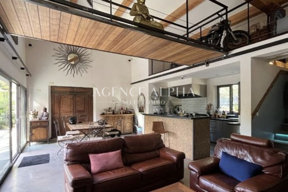 10 rooms House in Grimaud, France No. 285612