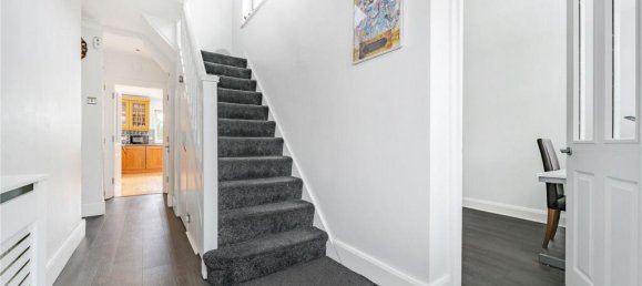 4 bedrooms House in Barnet, United Kingdom No. 6481 6