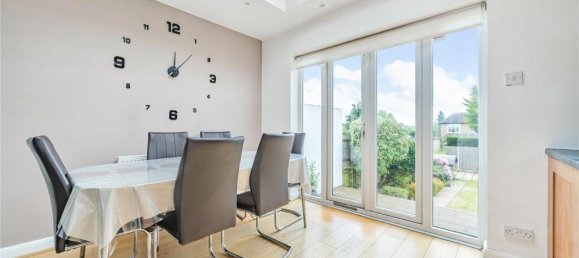 4 bedrooms House in Barnet, United Kingdom No. 6481 9