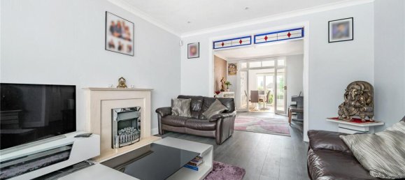 4 bedrooms House in Barnet, United Kingdom No. 6481 2