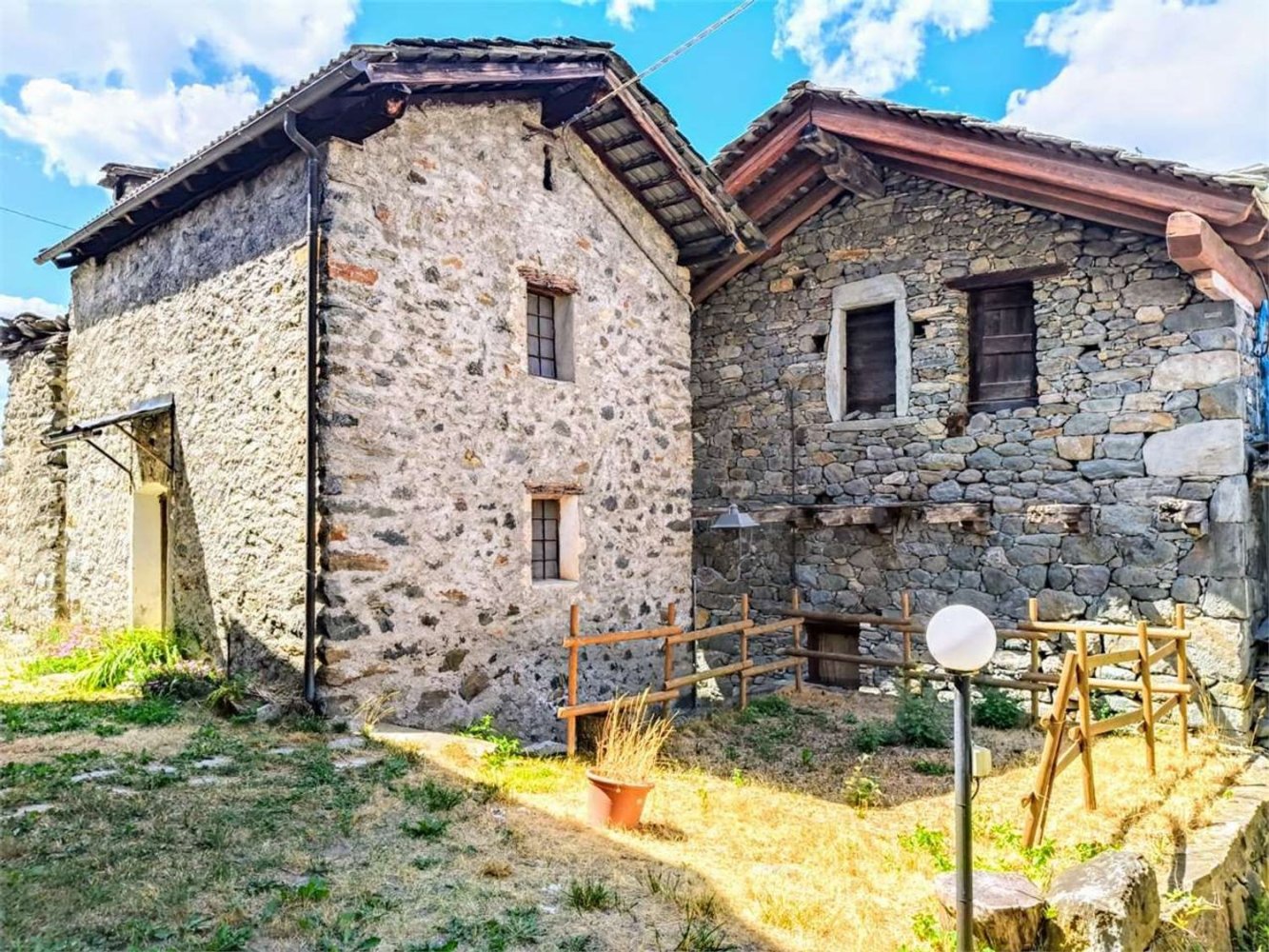 2-Zimmer Haus in Saint Marcel, Italy, Nr. 280307