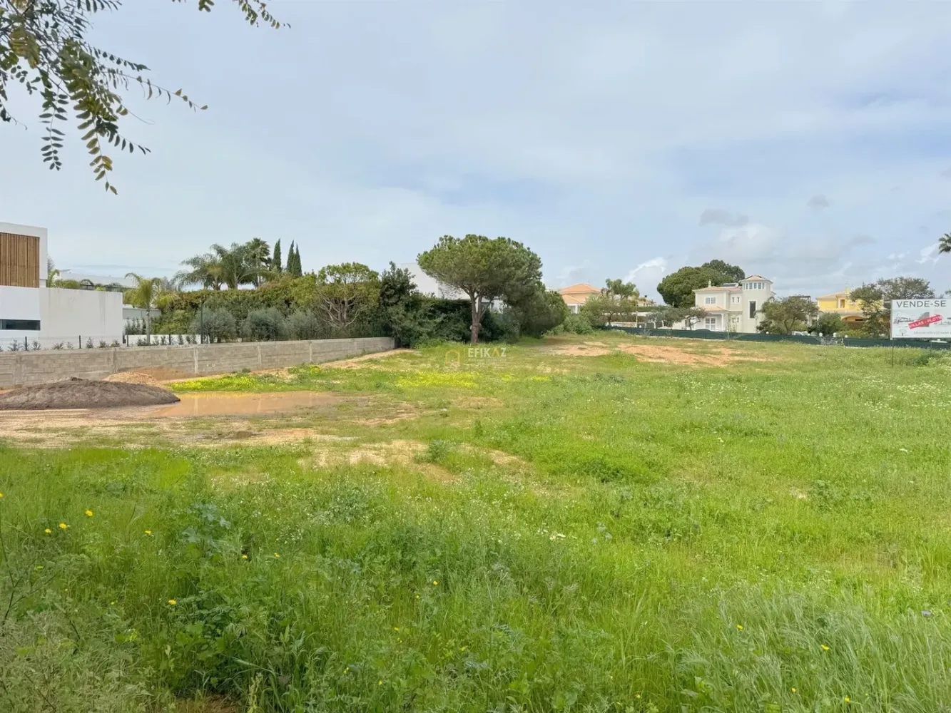  قطعة أرض في Quarteira, Portugal 560متر مربع رقم 133253