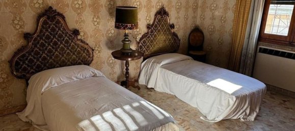 8 rooms House in Empoli, Italy No. 191855 7