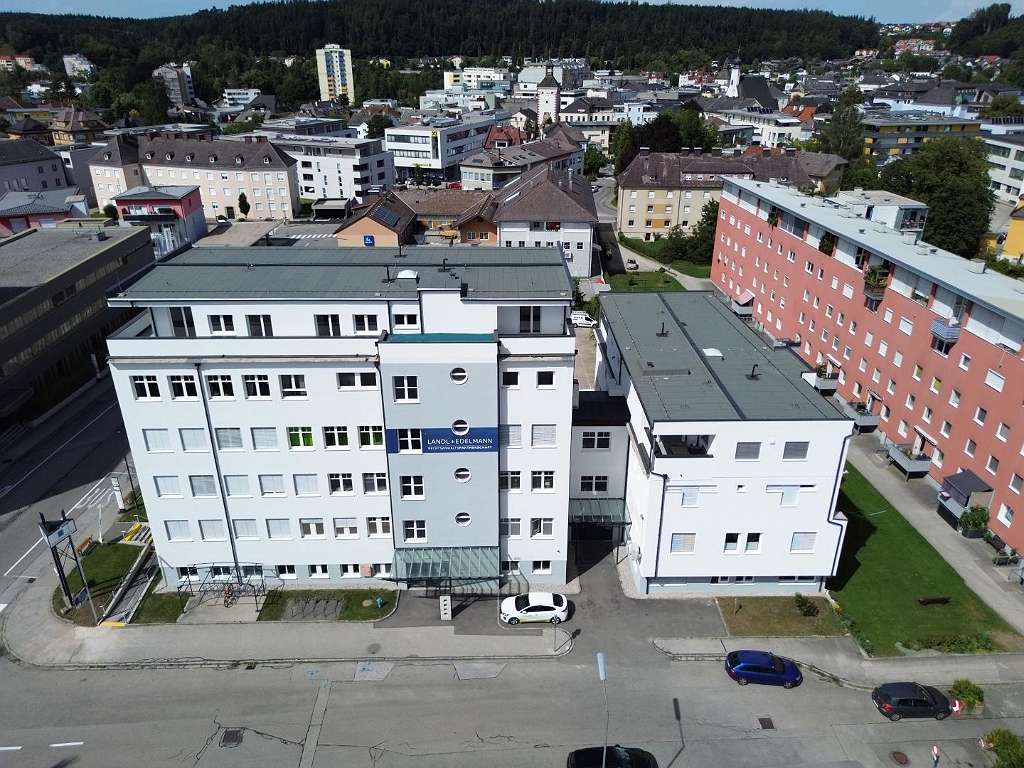 160m² Office in Vocklabruck, Austria No. 100020