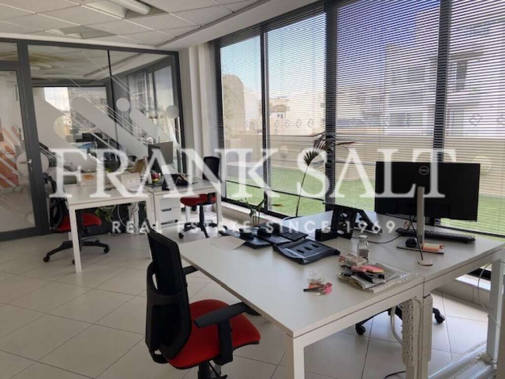 Bureau à Pieta, Malta No. 13227