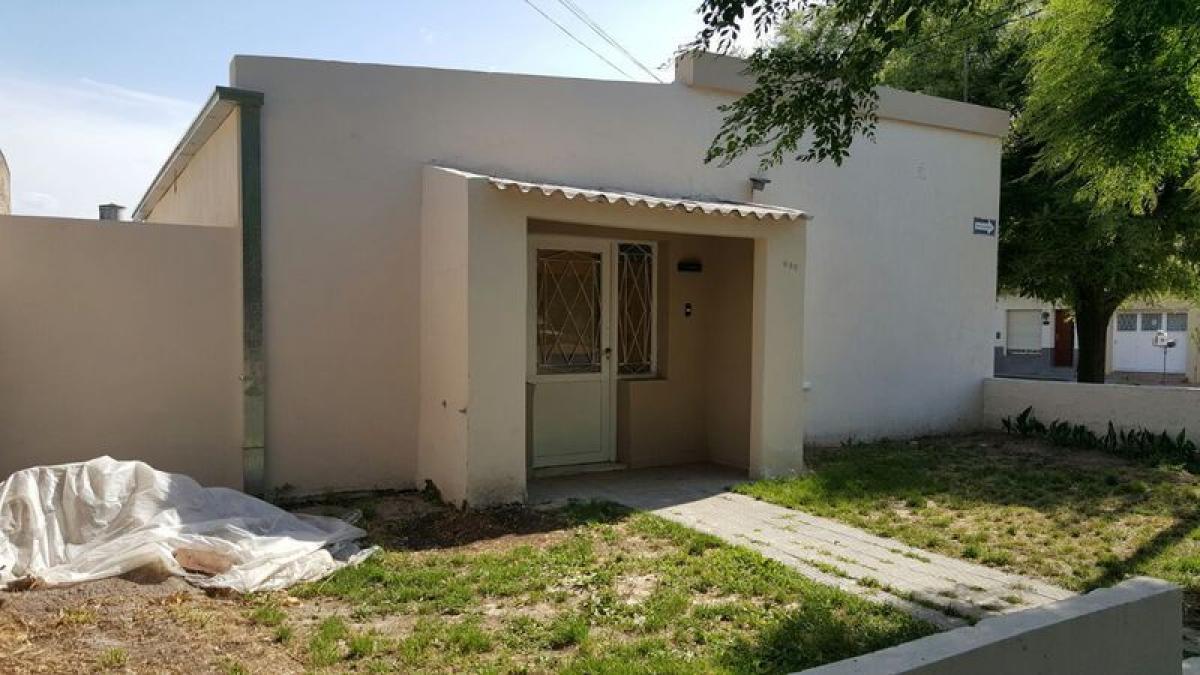 2 bedrooms House in Coronel Suarez, Argentina No. 56530