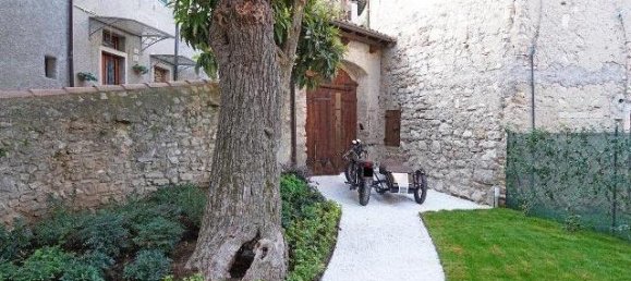 Вилла с 6 комнатами в Гарньяно, Италия № 70669 3