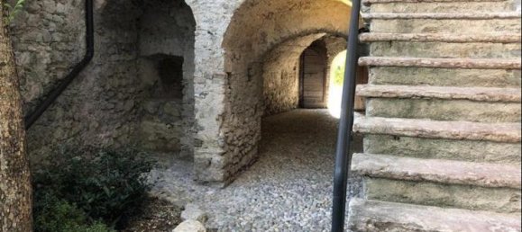 Вилла с 6 комнатами в Гарньяно, Италия № 70669 4