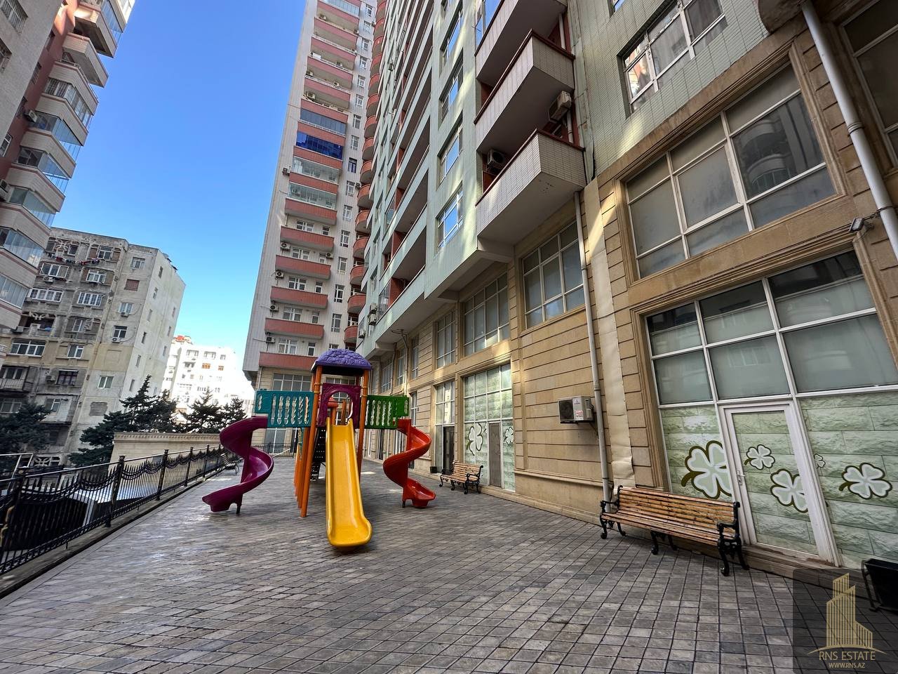 2 bedrooms House in Sabail, Azerbaijan No. 1389