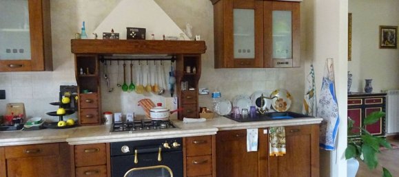 Квартира с 5 комнатами в Ареццо, Италия № 80336 4